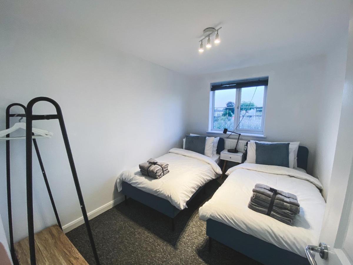 Heathrow/Ashford Hospital/Twickenham Short Stay Apartment 斯坦维尔 外观 照片
